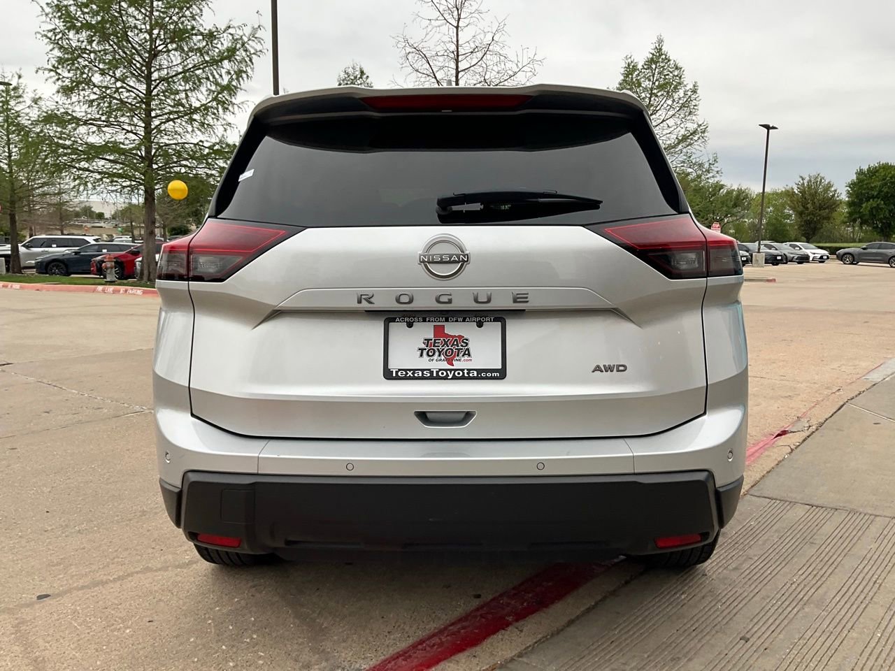 Used 2025 Nissan Rogue SV image 7