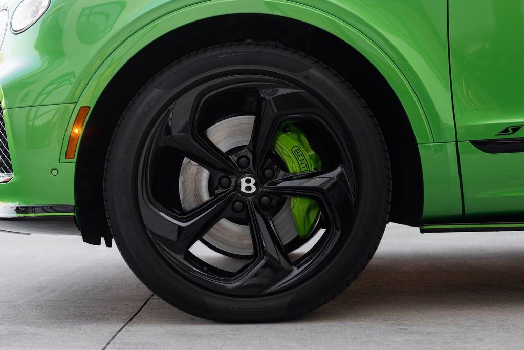 Used 2025 Bentley Bentayga image 9