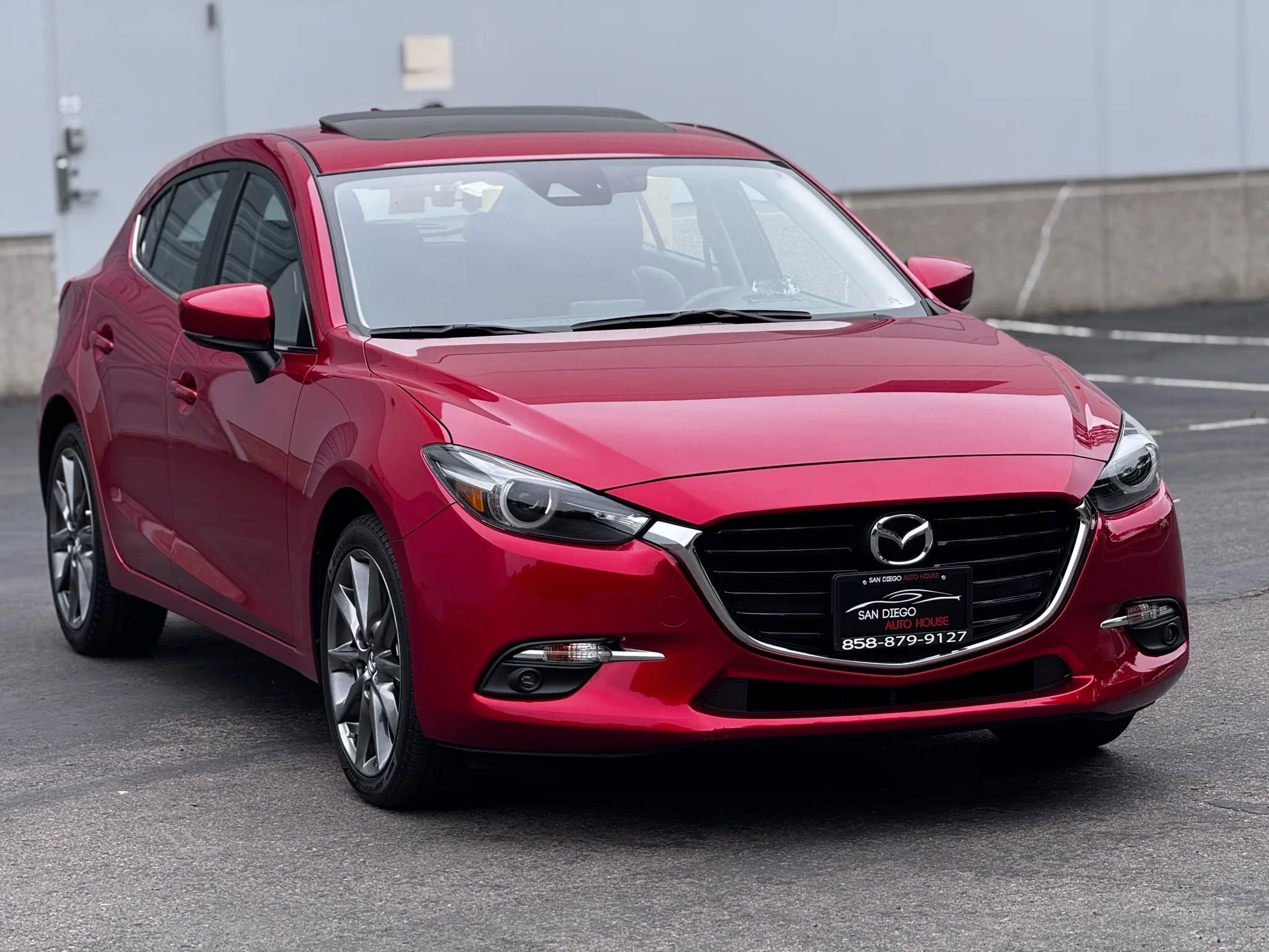 Used 2018 MAZDA MAZDA3 Grand Touring image 8