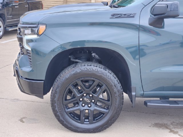 Used 2025 Chevrolet Silverado 1500 LT Trail Boss w/ Convenience Package II AWD/4WD image 15