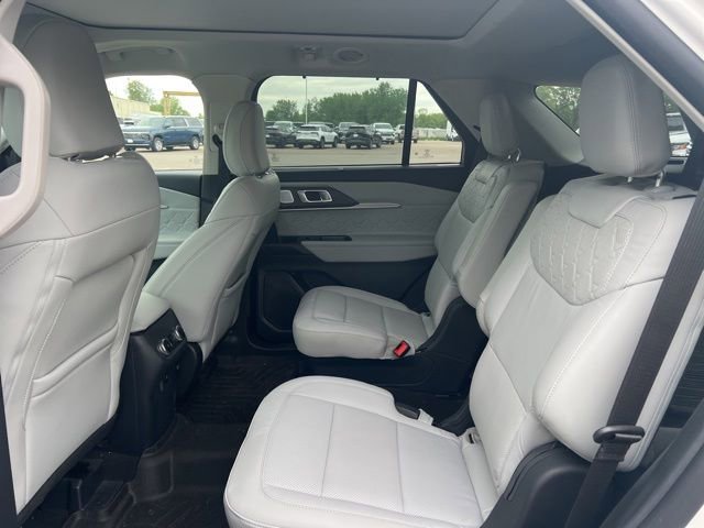 Used 2025 Ford Explorer Platinum w/ Ultimate Package AWD/4WD image 18