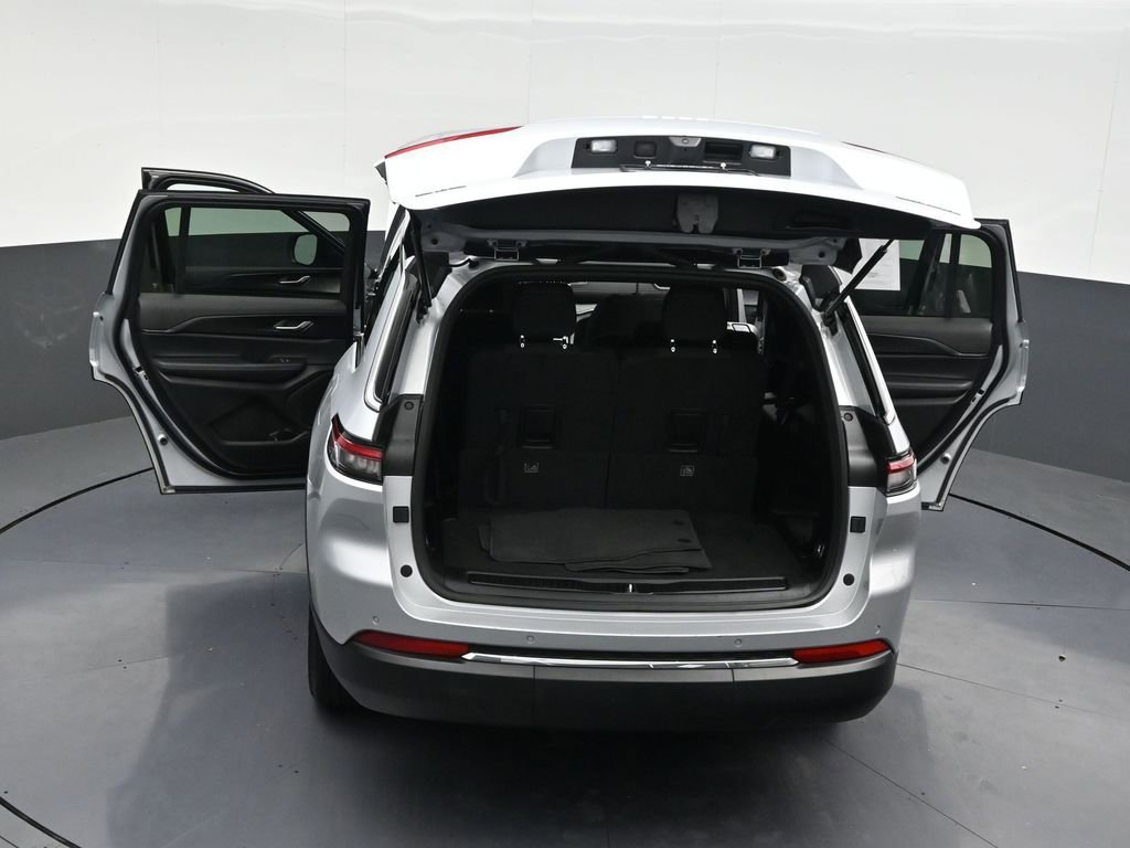 Used 2025 Jeep Grand Cherokee L Laredo image 36