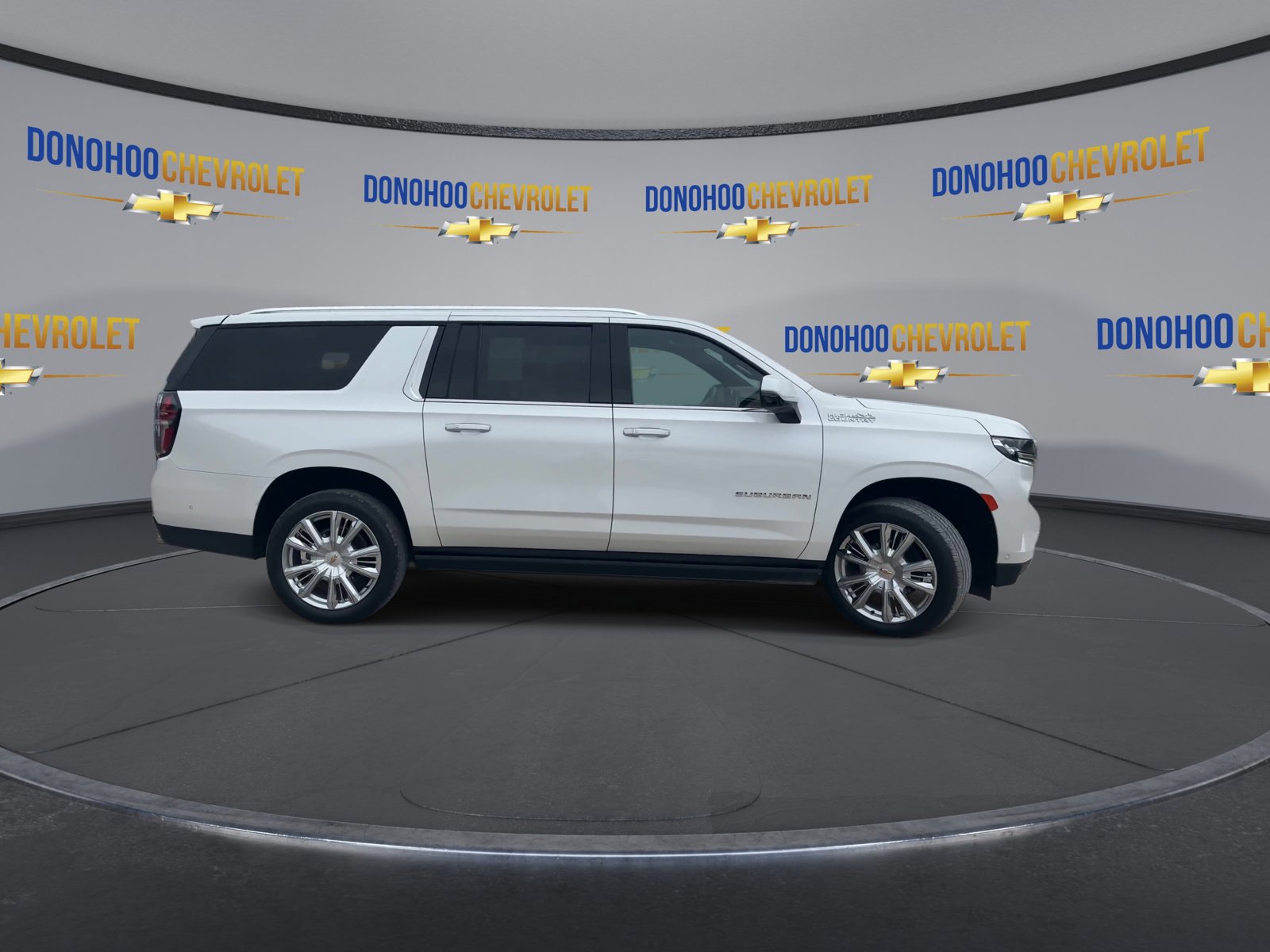 Used 2024 Chevrolet Suburban High Country w/ Advanced Technology Package AWD/4WD image 9