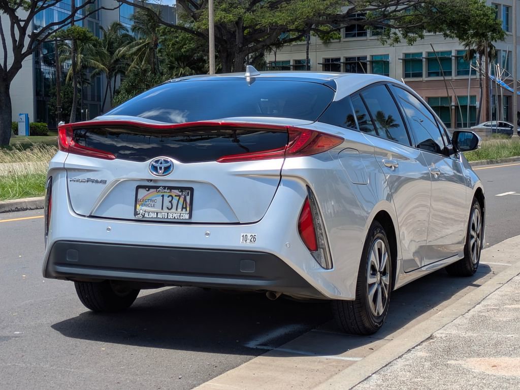 Used 2017 Toyota Prius Prime Advanced FWD image 5