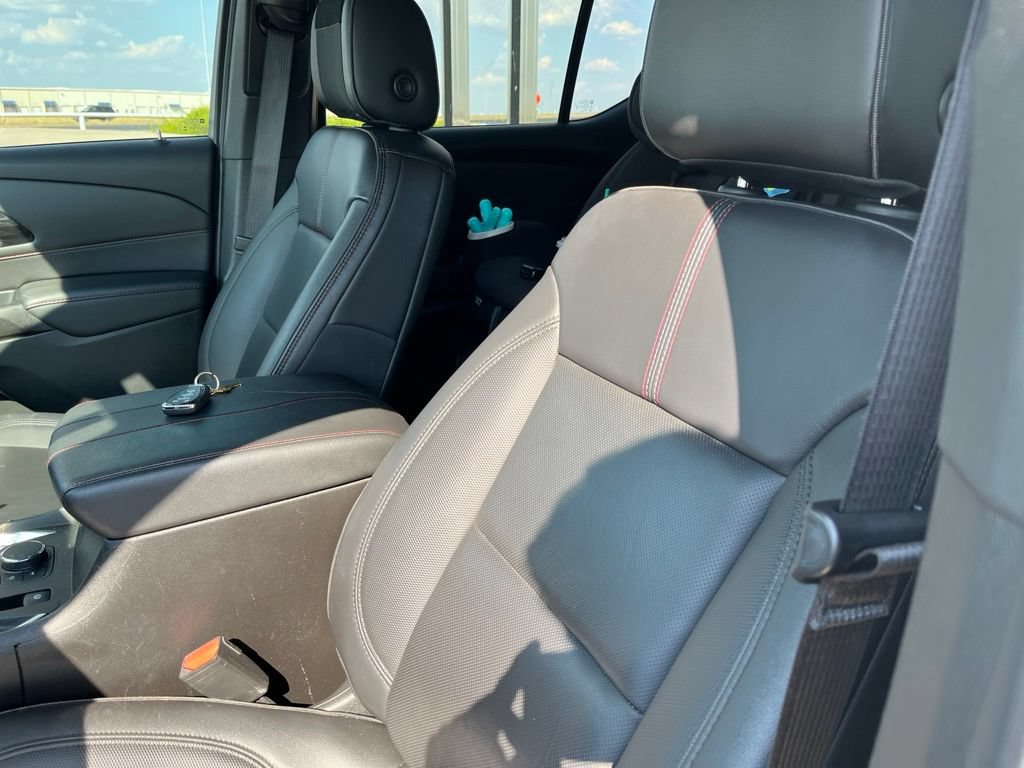 Used 2023 Chevrolet Traverse RS FWD image 13