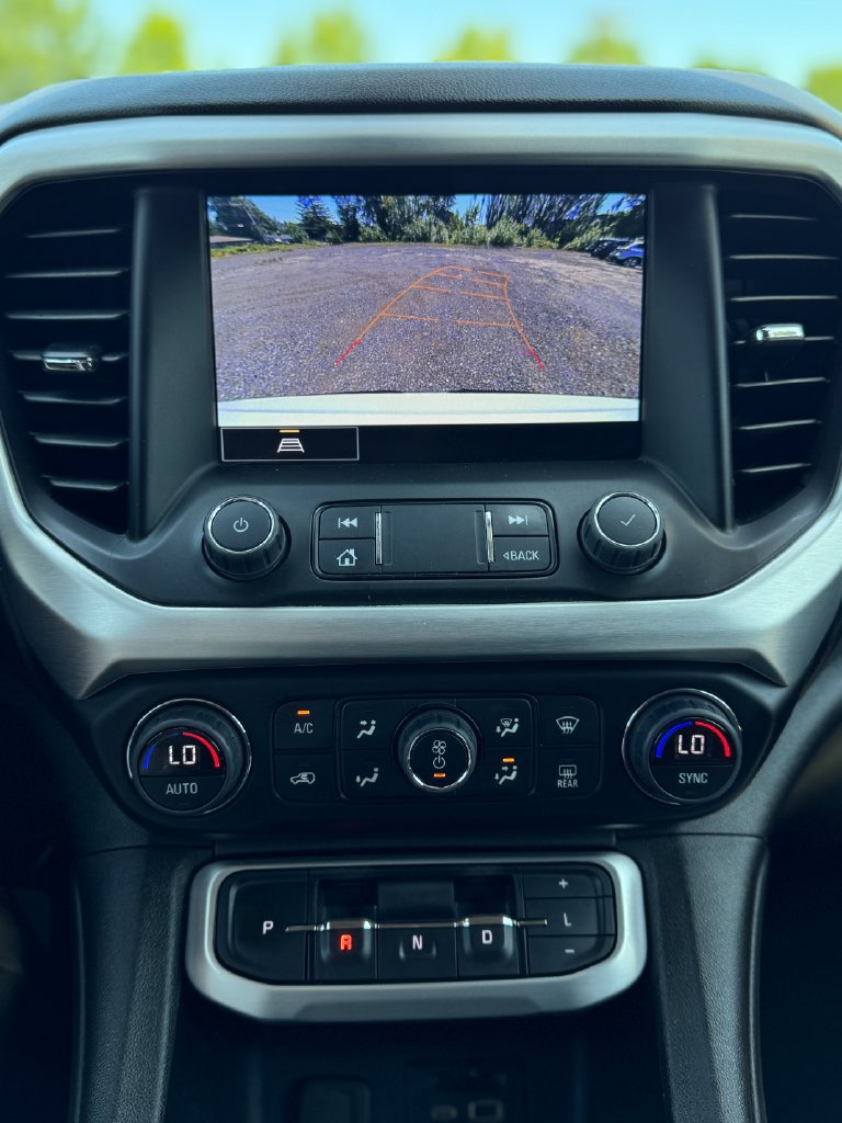 Used 2023 GMC Acadia SLT AWD/4WD image 19