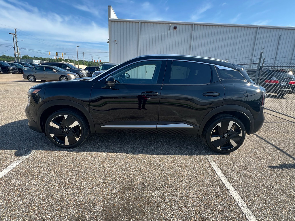 Used 2025 Nissan Kicks SR FWD image 6
