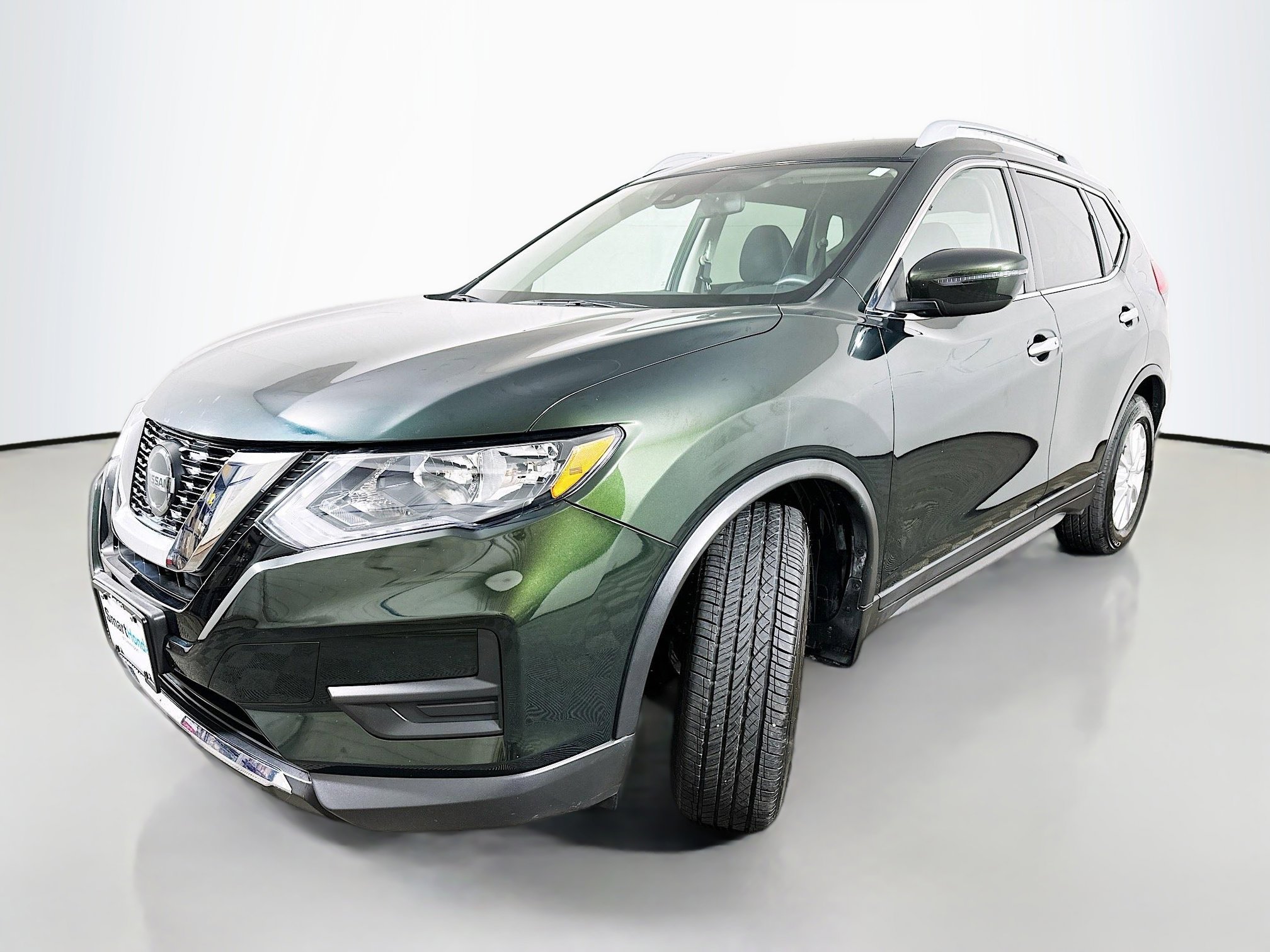Used 2020 Nissan Rogue SV image 3