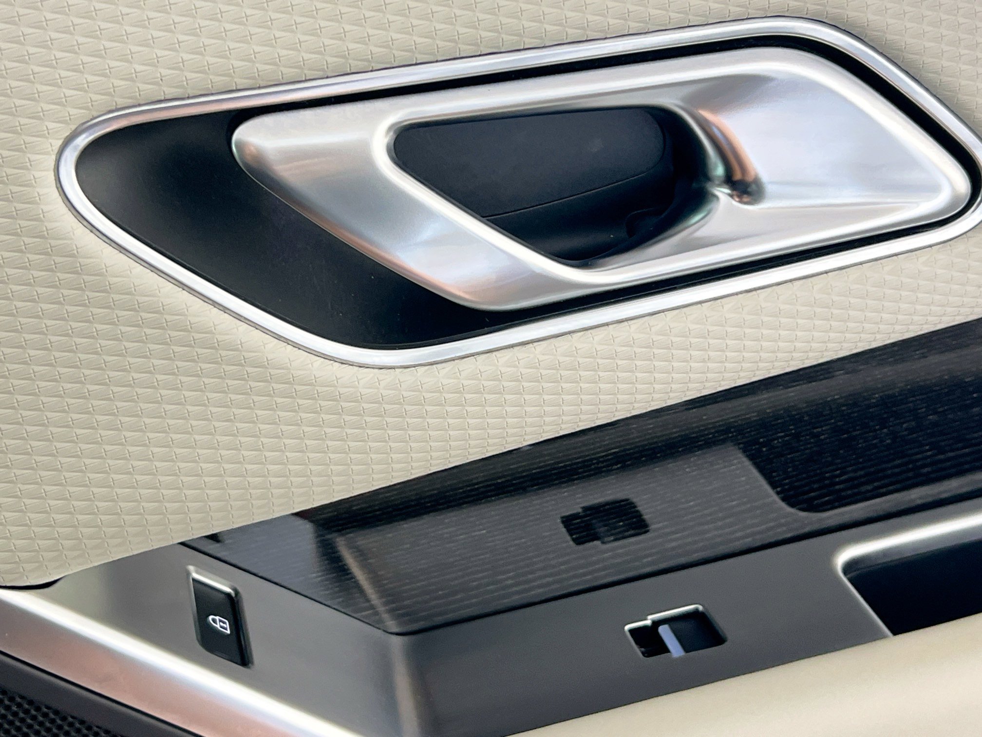 Used 2023 Land Rover Range Rover Velar S image 32