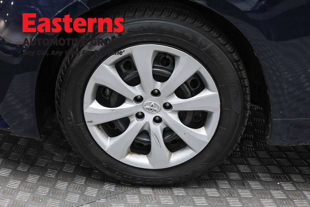 Used 2021 Toyota Corolla LE image 31