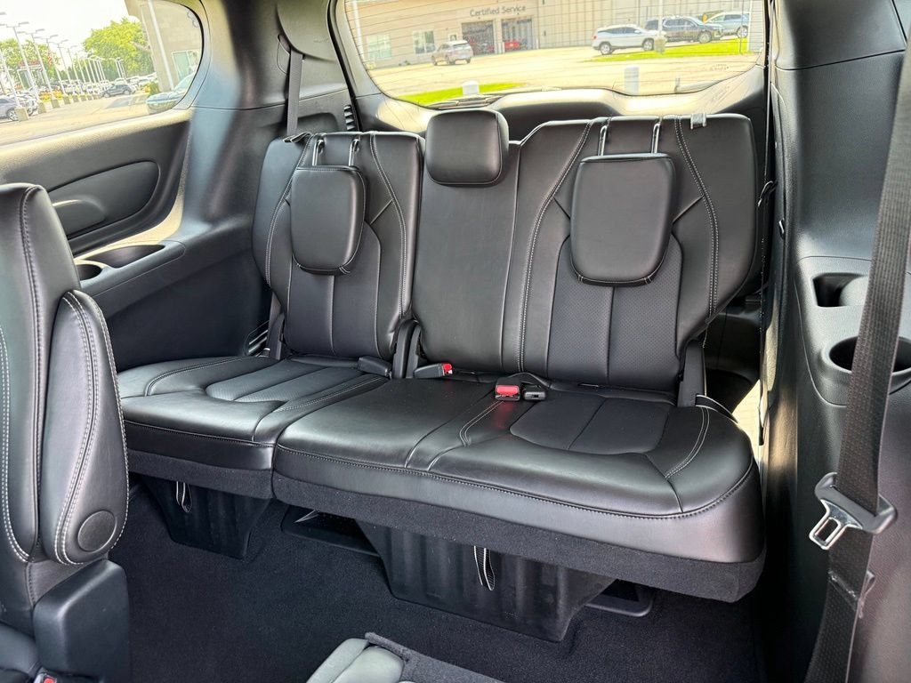Used 2026 Chrysler Pacifica Select FWD image 15