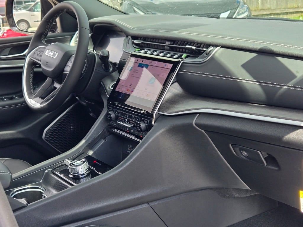 New 2025 Jeep Grand Cherokee Limited image 7