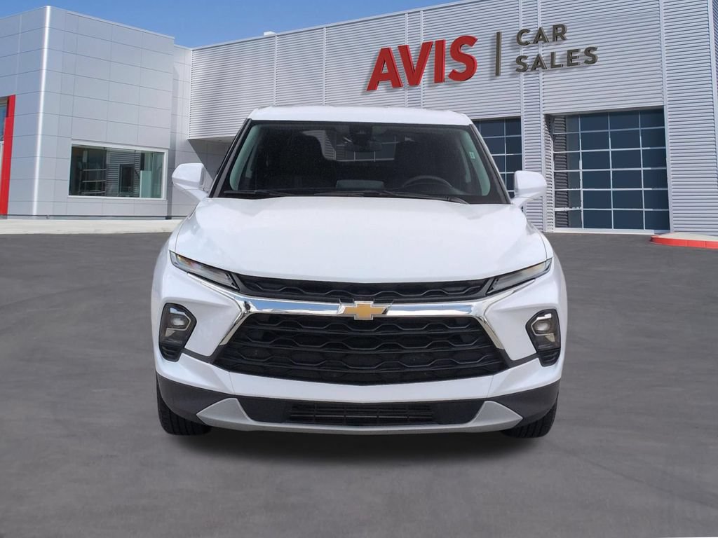 Used 2025 Chevrolet Blazer LT FWD image 2