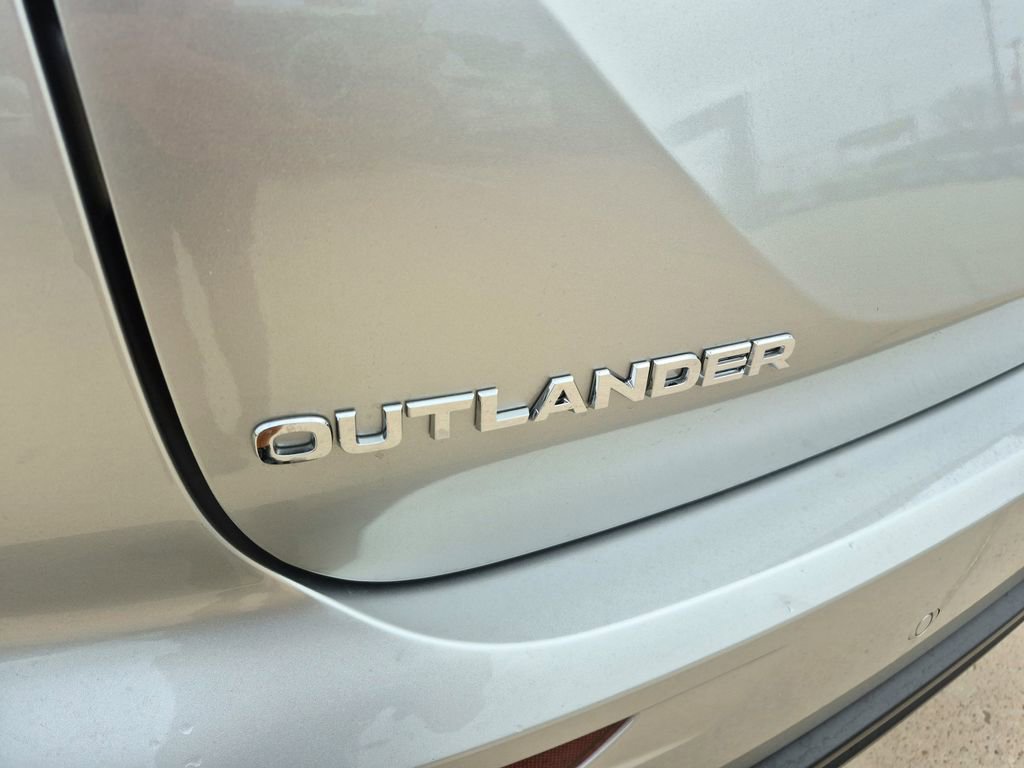 New 2026 Mitsubishi Outlander ES image 30