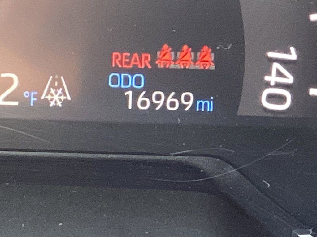 Used 2025 Toyota RAV4 XLE image 4