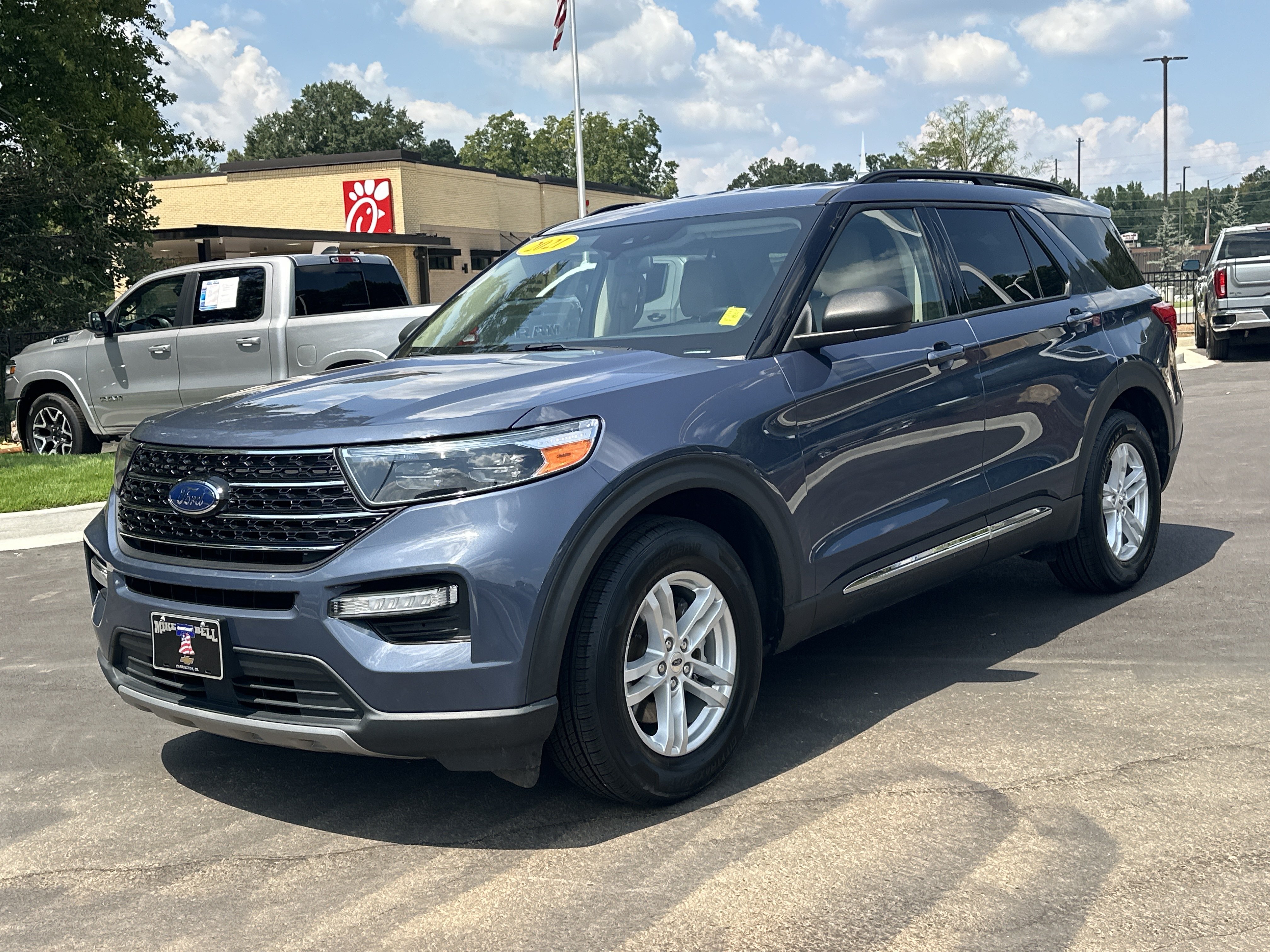 Used 2021 Ford Explorer XLT w/ Equipment Group 202A RWD image 4