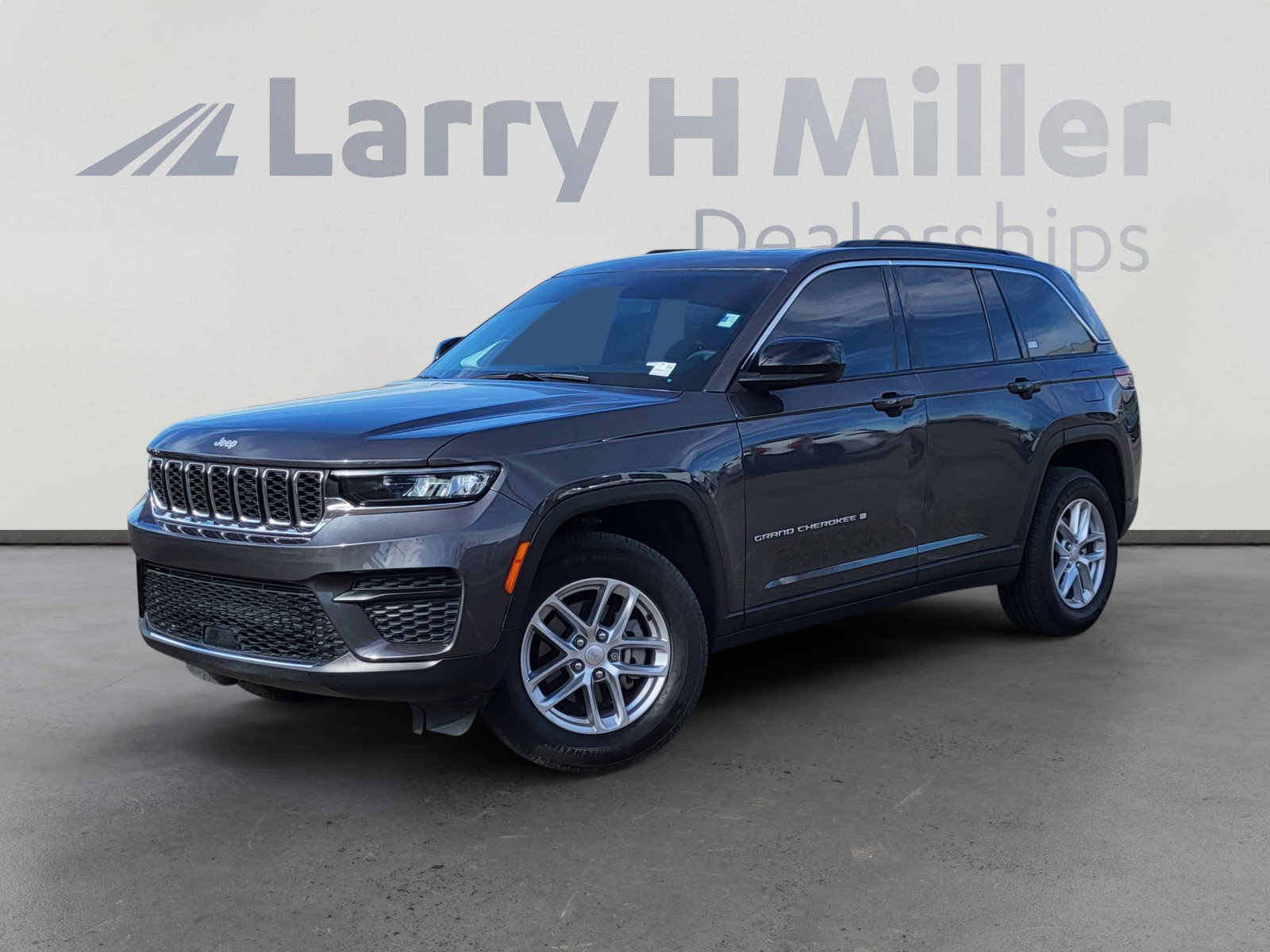 Used 2024 Jeep Grand Cherokee Laredo X w/ Luxury Tech Group I