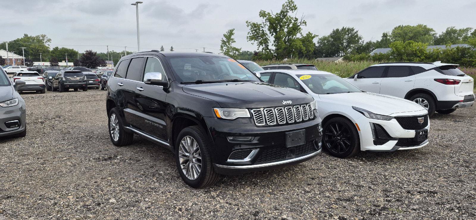 Used 2018 Jeep Grand Cherokee Summit AWD/4WD image 2