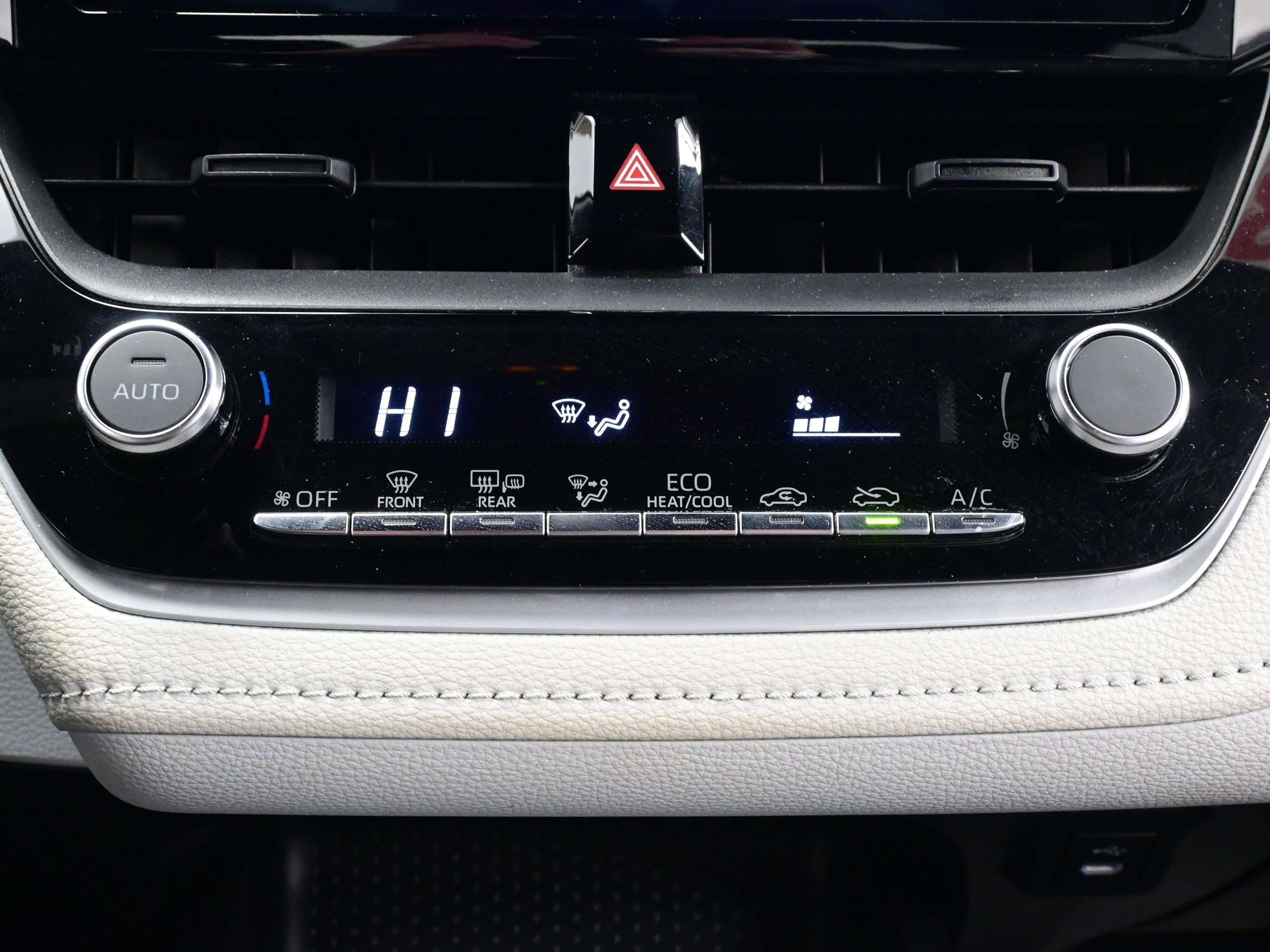 Used 2023 Toyota Corolla SE image 19