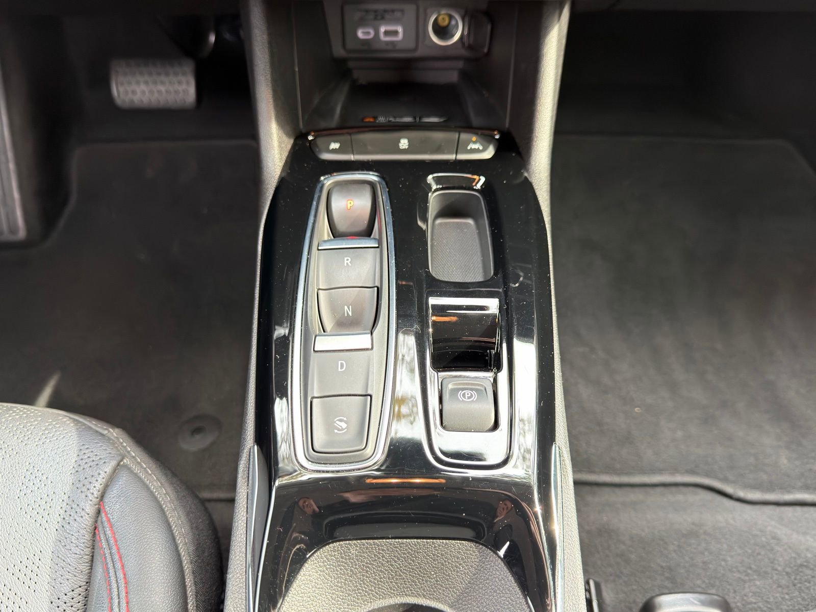 Used 2023 Chevrolet Bolt EUV Premier w/ Redline Edition image 18