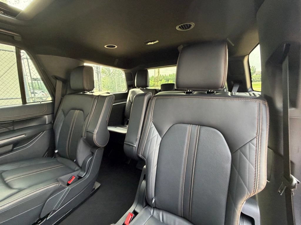 Used 2024 Ford Expedition Platinum RWD image 17
