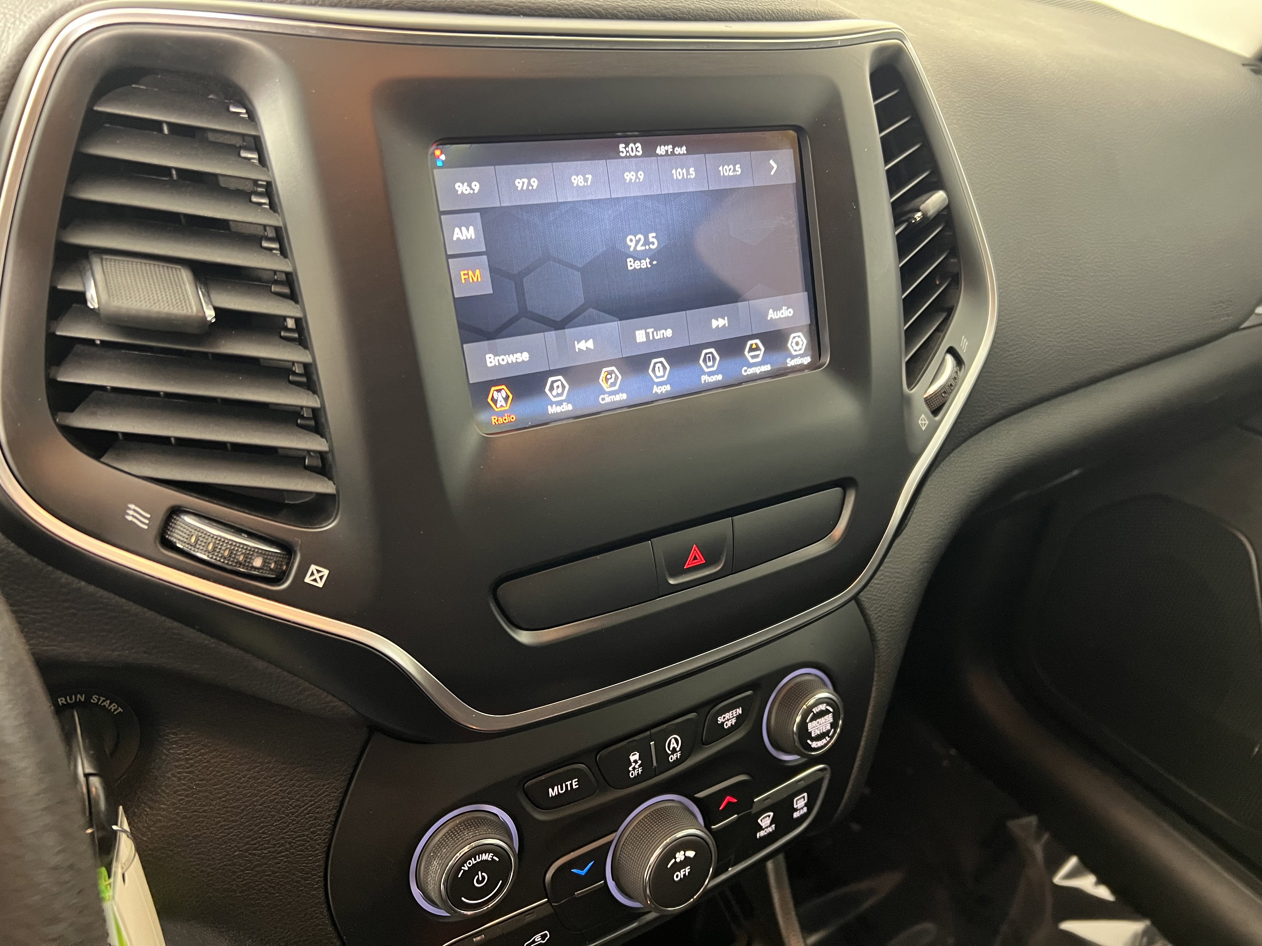 Used 2019 Jeep Cherokee Latitude w/ Popular Appearance Group image 28