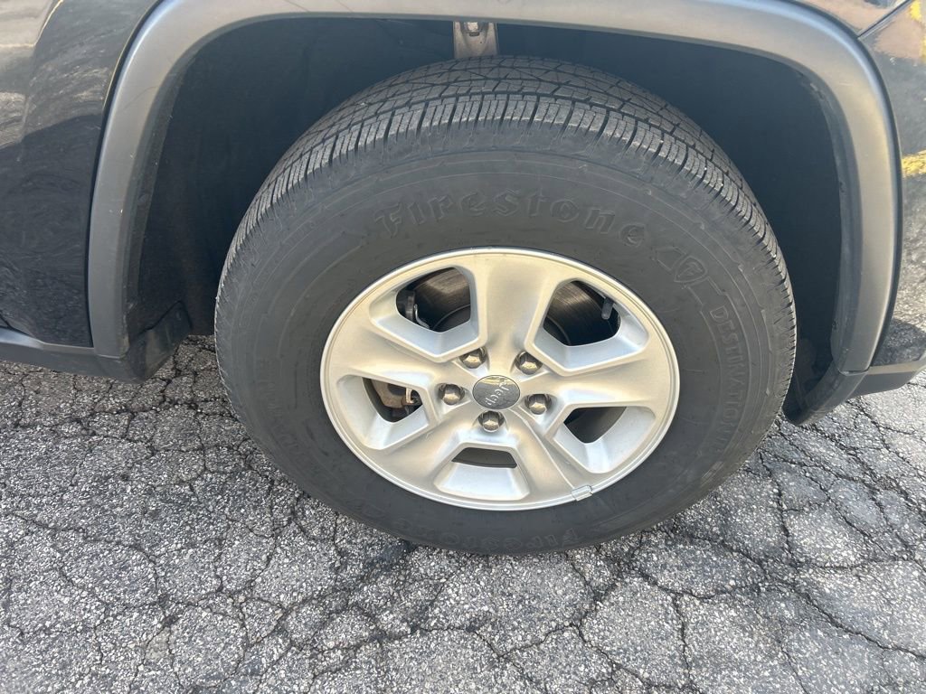 Used 2017 Jeep Grand Cherokee Laredo w/ Quick Order Package 23E image 34