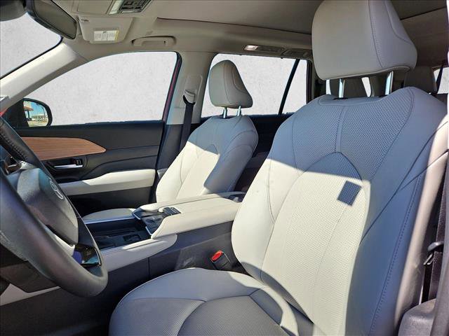 Certified 2025 Toyota Grand Highlander FWD image 17
