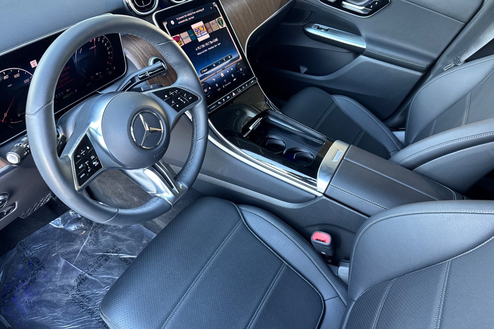 Certified 2025 Mercedes-Benz GLC 350e 4MATIC image 4