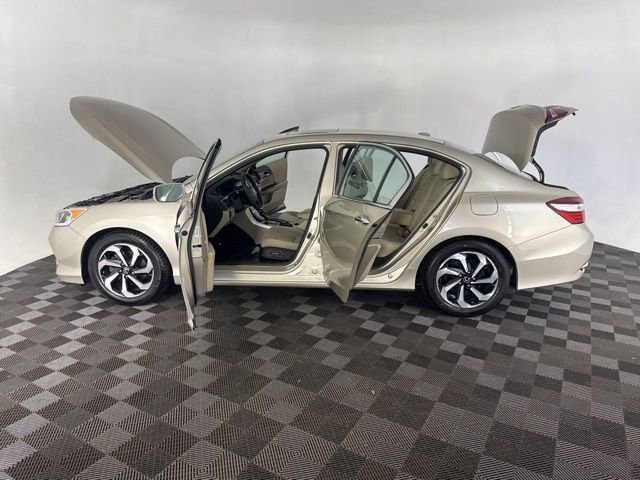 Used 2017 Honda Accord EX image 11