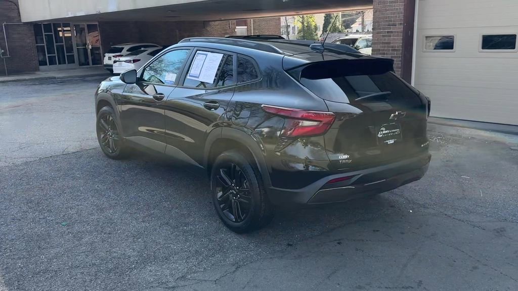 Used 2024 Chevrolet Trax ACTIV w/ Sunroof Package image 10