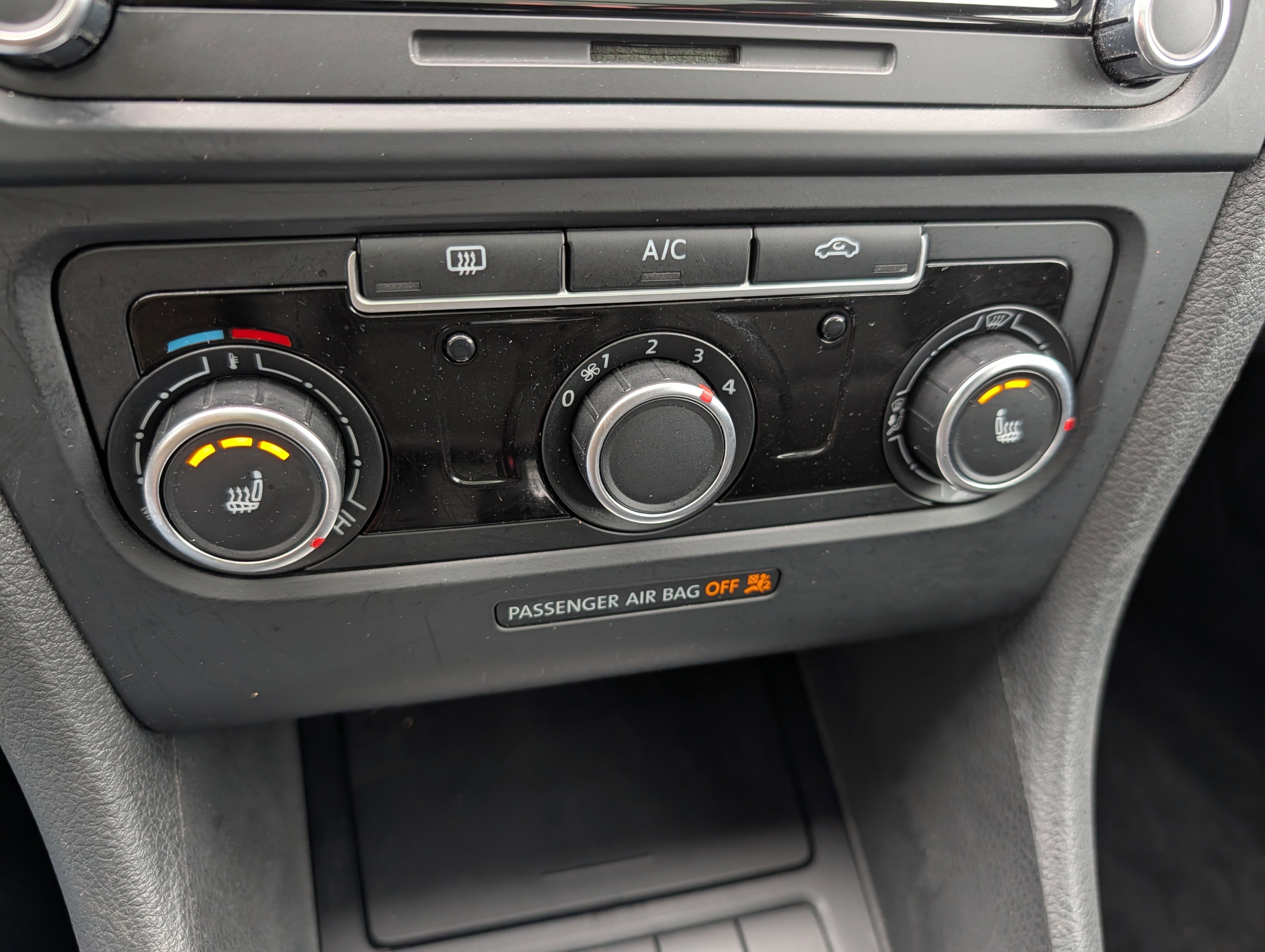 Used 2014 Volkswagen Jetta TDI image 32