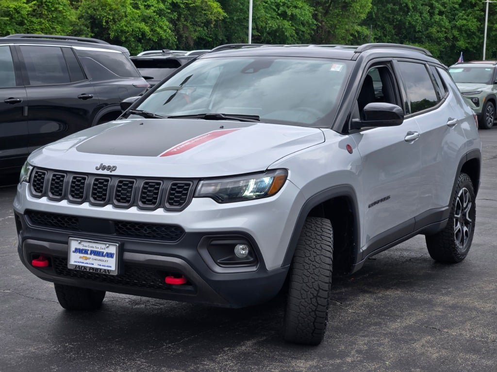 Used 2025 Jeep Compass Trailhawk AWD/4WD image 5