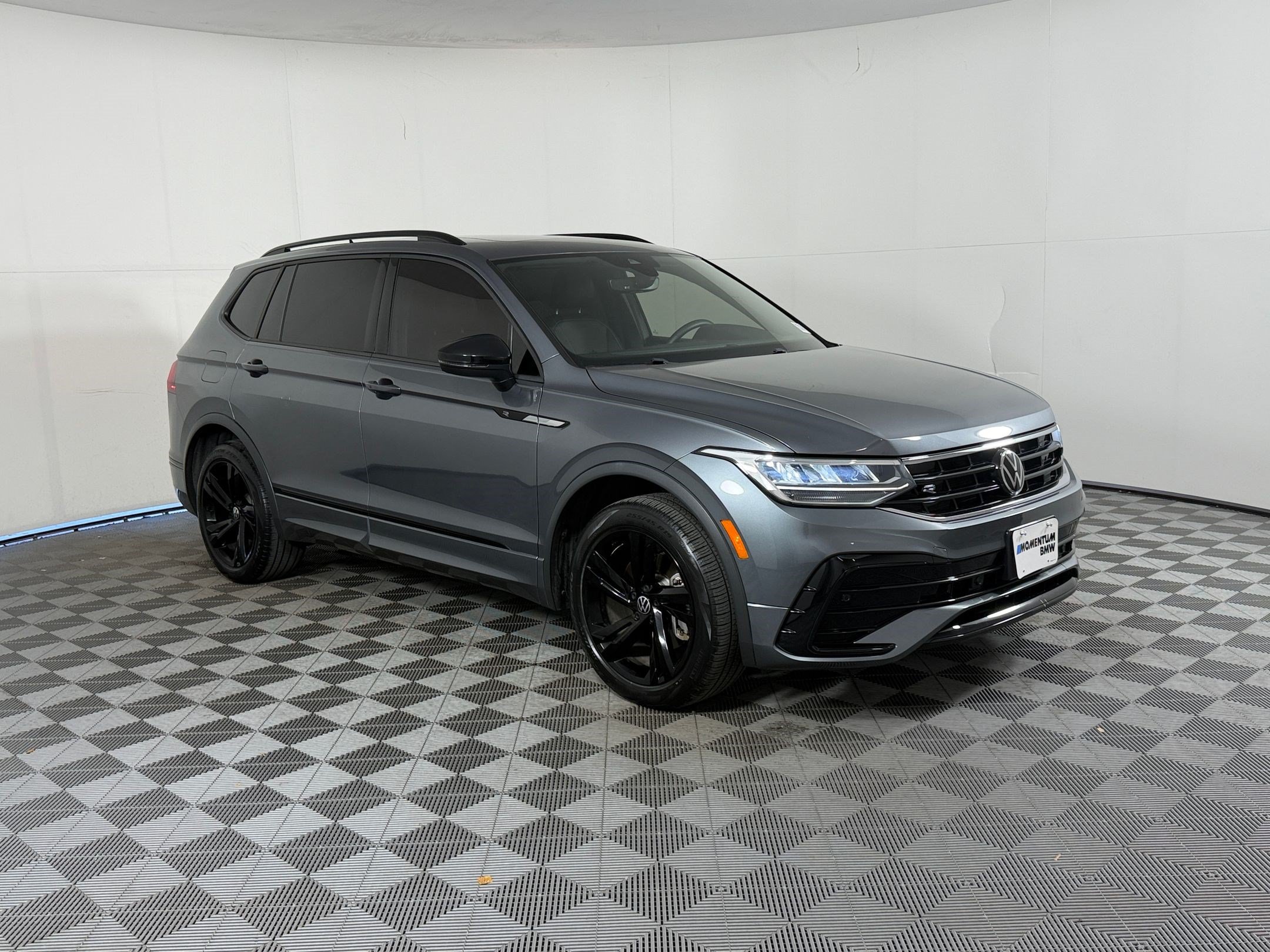Used 2023 Volkswagen Tiguan SE R-Line FWD image 7