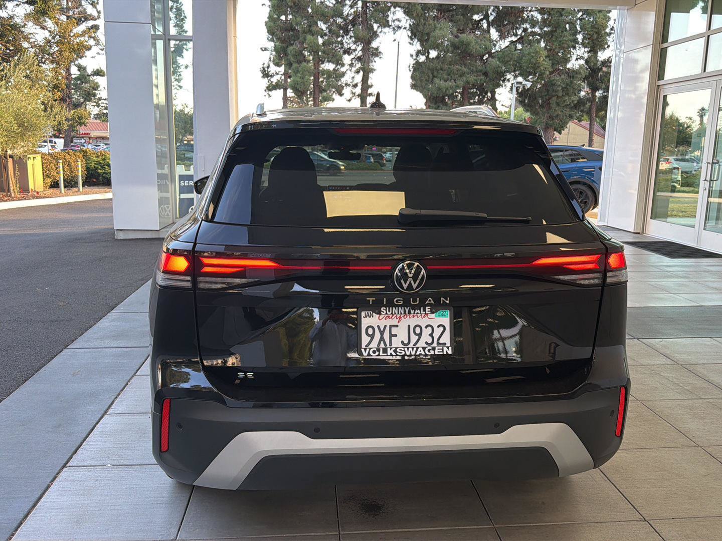 Certified 2026 Volkswagen Tiguan SE w/ Panoramic Sunroof Package FWD image 4