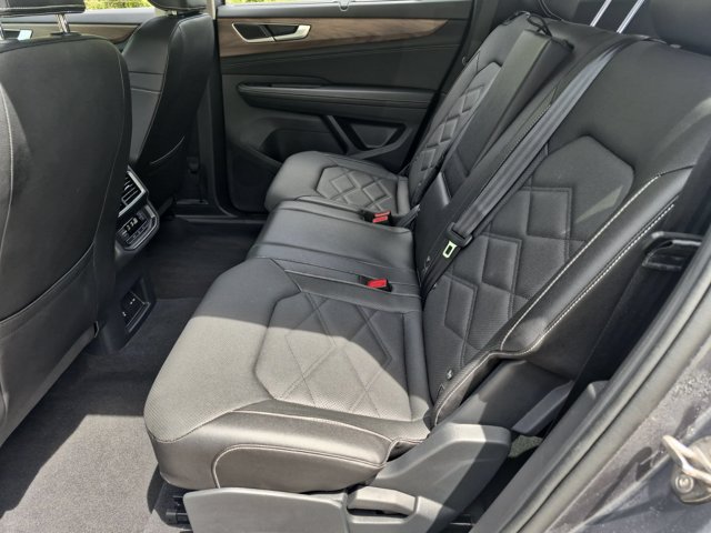 Used 2025 Volkswagen Atlas SE FWD image 27
