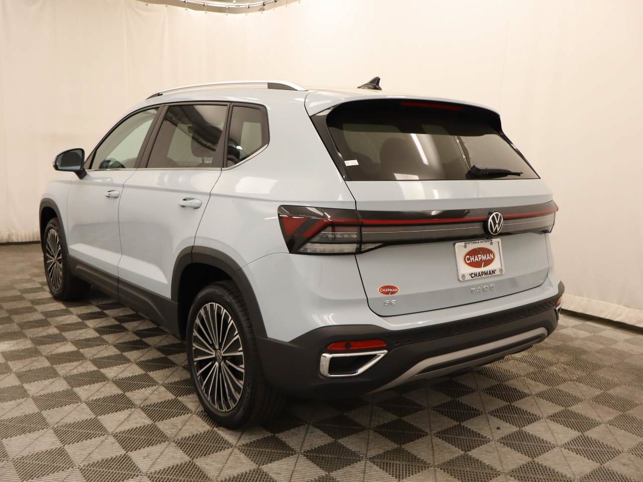 New 2026 Volkswagen Taos SE FWD image 3