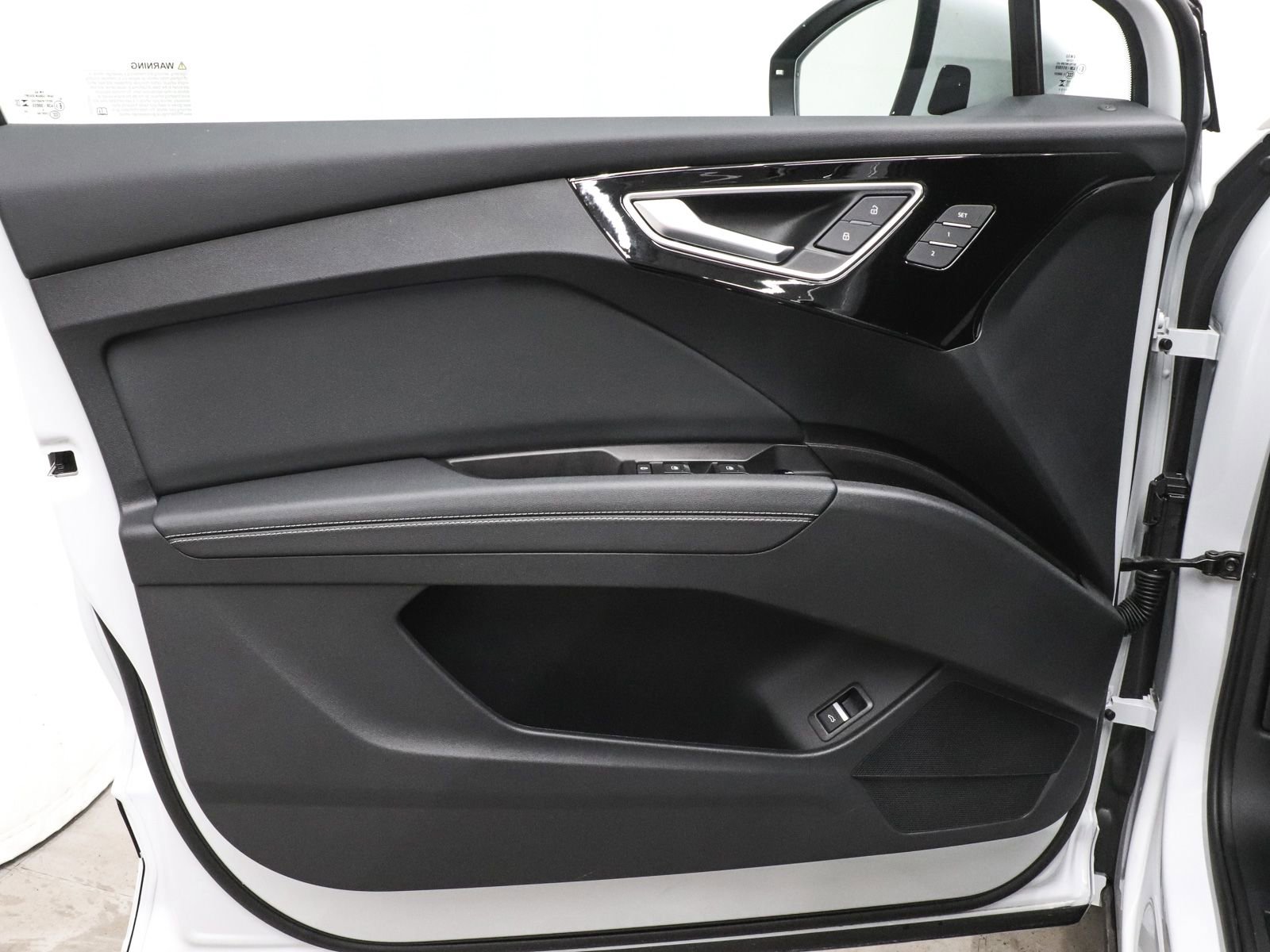 Used 2025 Audi Q4 e-tron Premium Plus w/ Premium Plus image 8