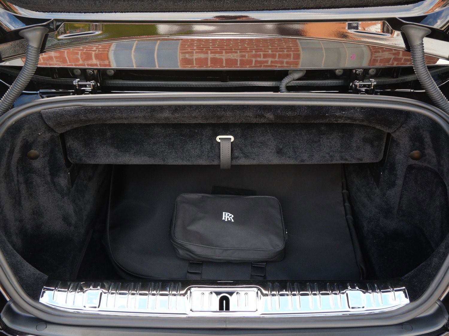 Used 2017 Rolls-Royce Dawn RWD image 33