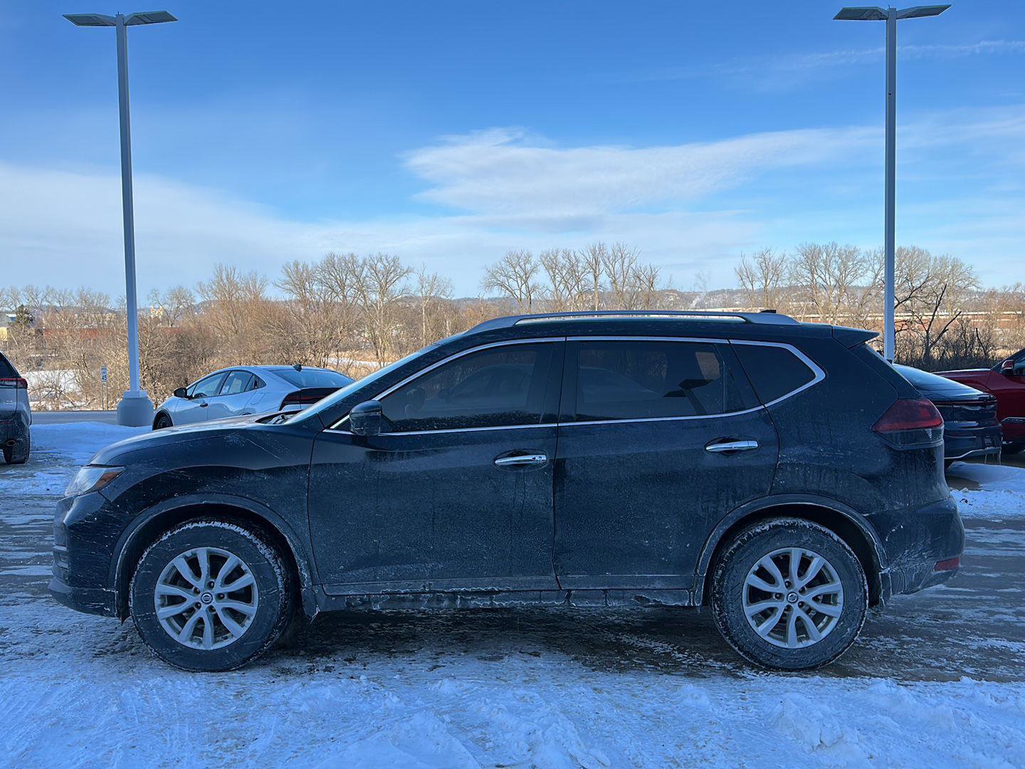 Used 2018 Nissan Rogue SV w/ Sun & Sound Touring Package image 3