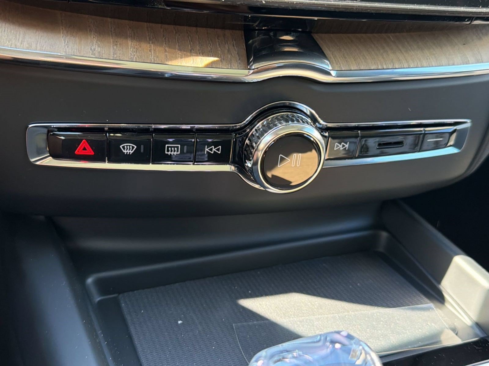 New 2027 Volvo XC60 B5 Plus AWD/4WD image 16