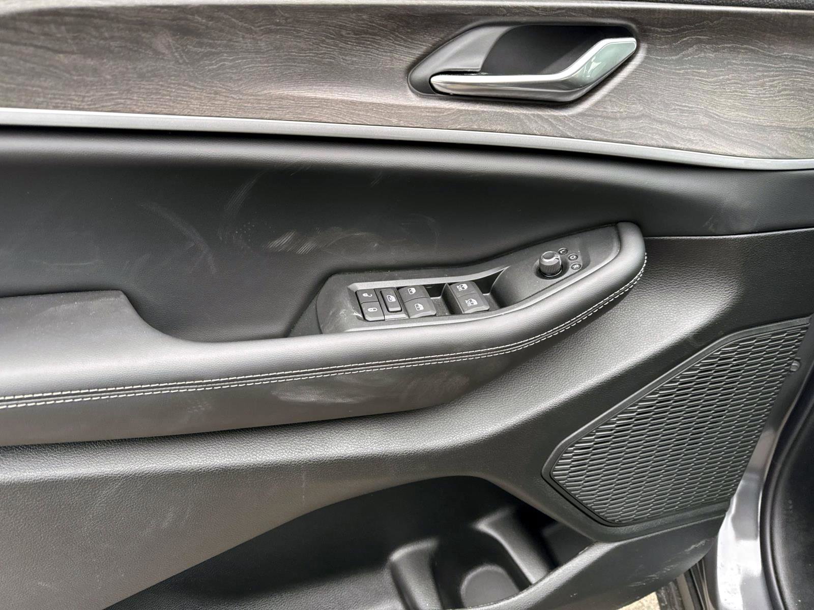 New 2026 Jeep Grand Cherokee Altitude image 8