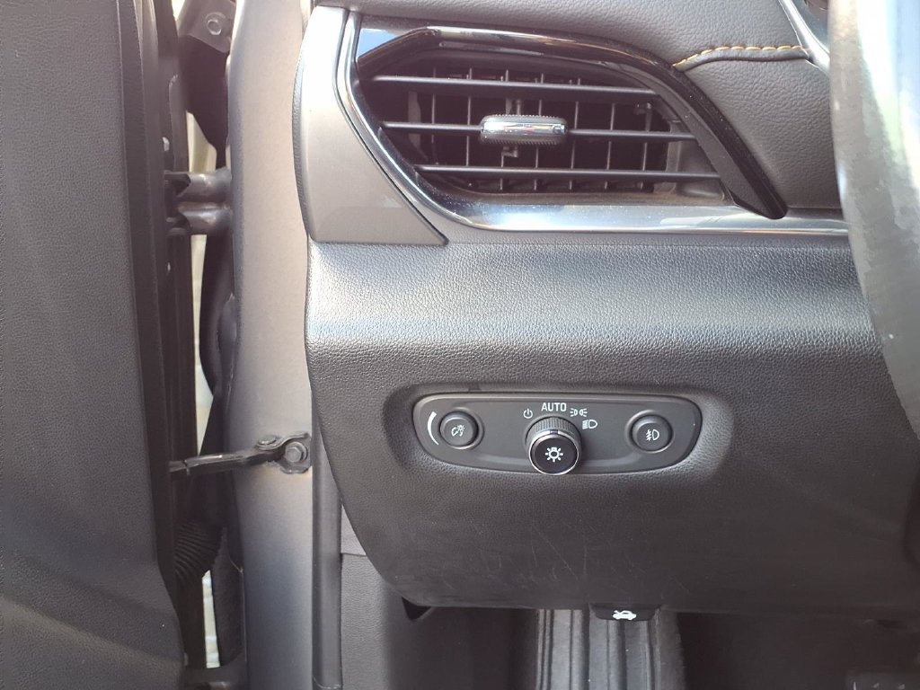 Used 2019 Chevrolet Traverse LT w/ LT Premium Package FWD image 19