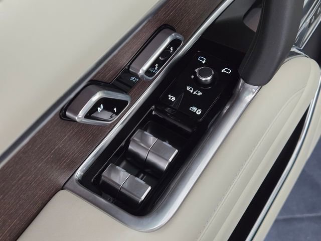 Used 2025 Land Rover Range Rover Long Wheelbase SE image 37