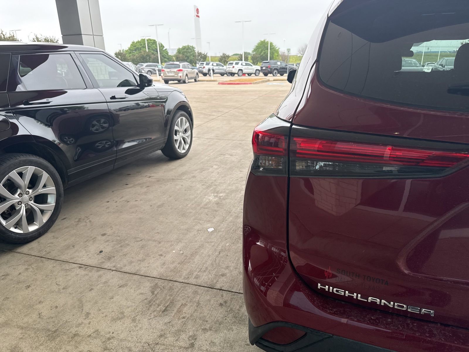 Used 2021 Toyota Highlander LE FWD image 4