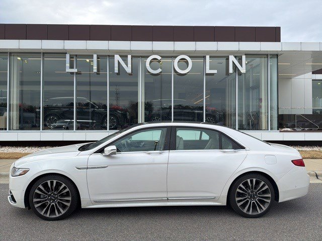 Used 2019 Lincoln Continental Reserve image 2