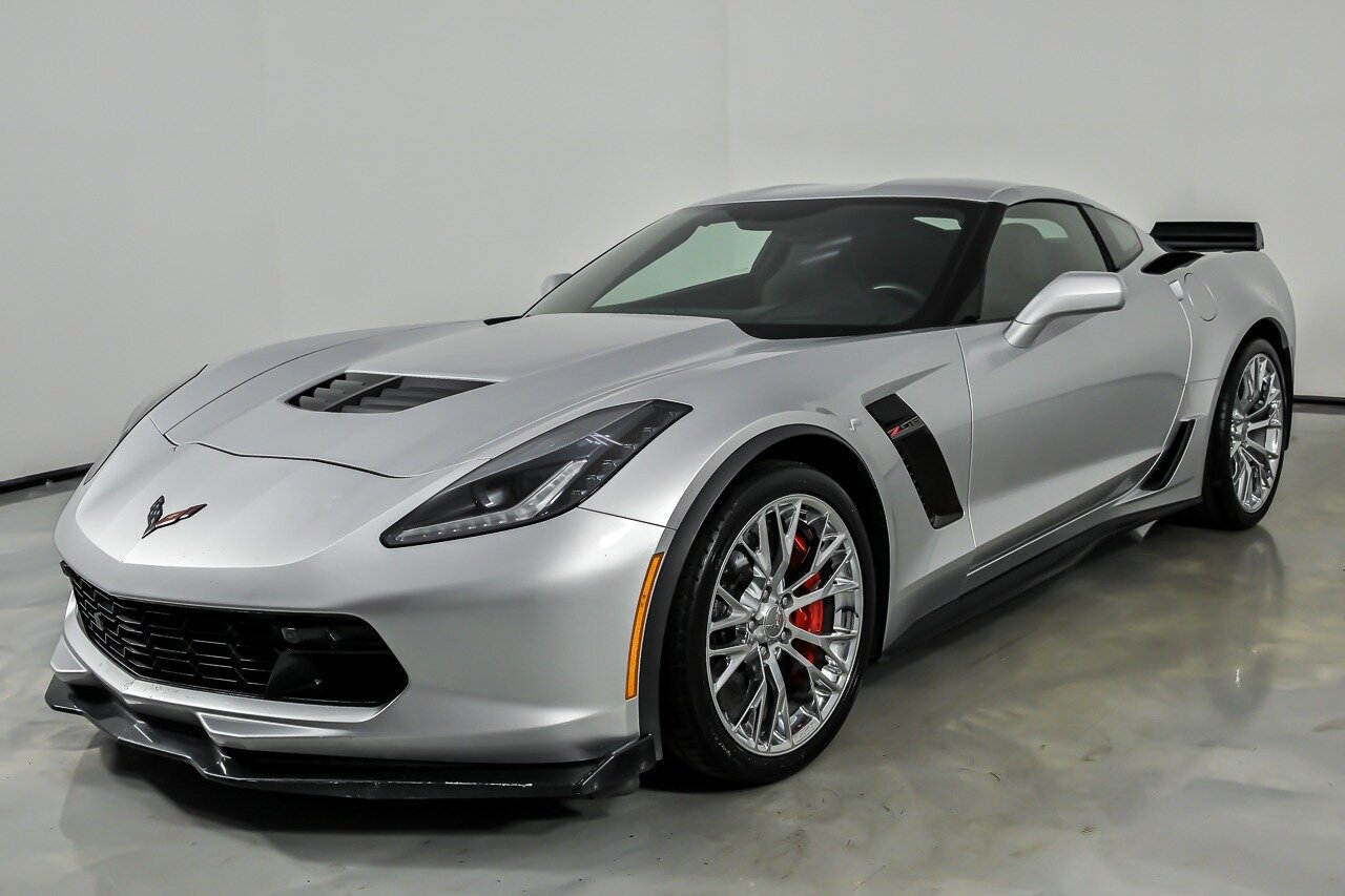 Used 2016 Chevrolet Corvette Z06 w/ 3LZ Preferred Equipment Group RWD image 6