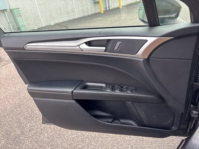 Used 2020 Ford Fusion SE FWD image 25