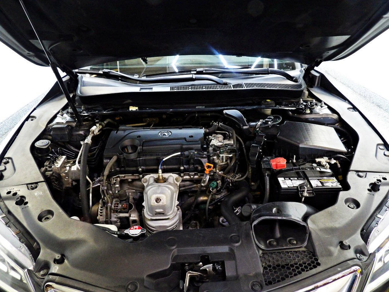 Used 2015 Acura TLX w/ Technology Package FWD image 4