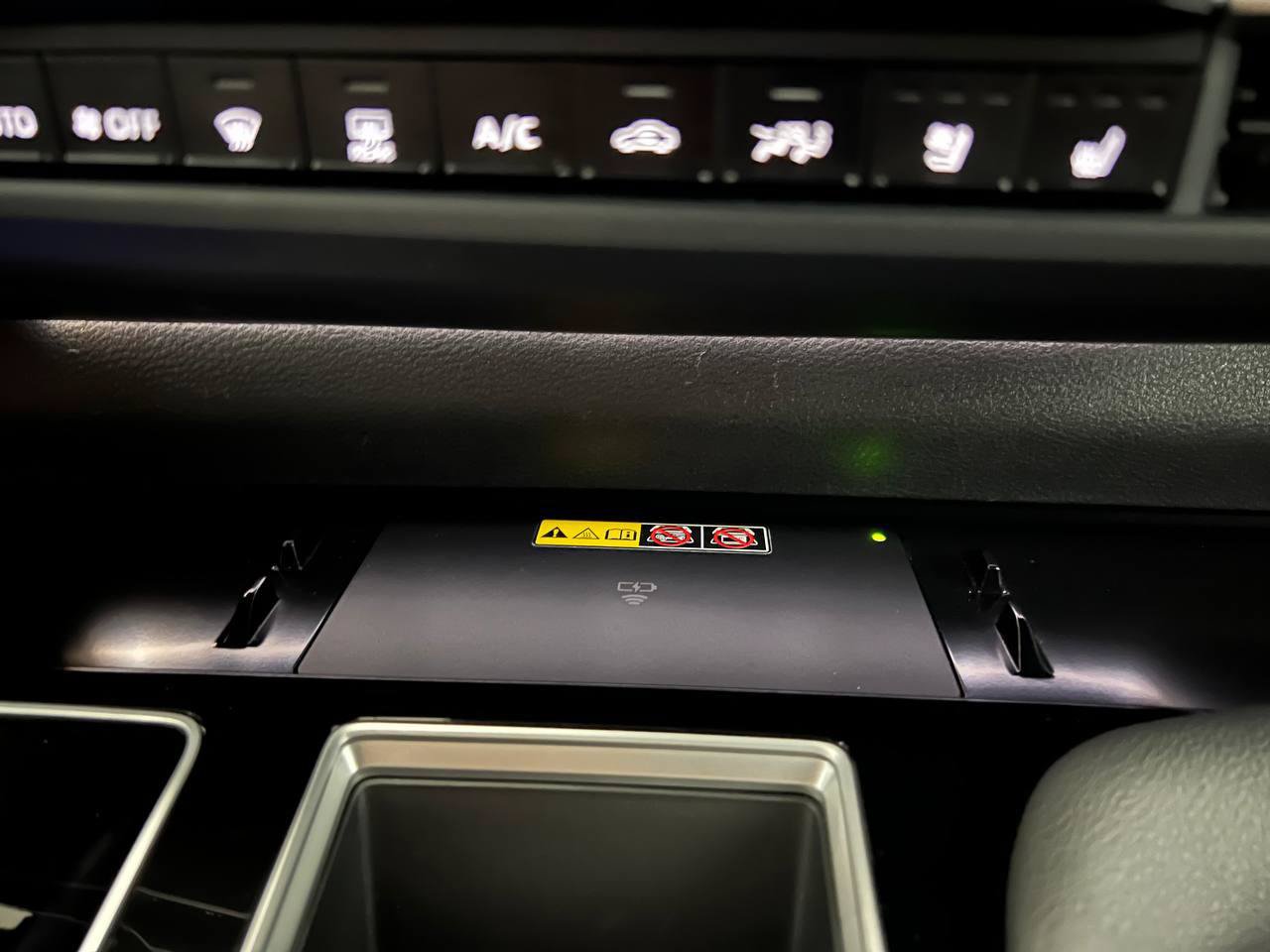 Used 2025 Toyota Sienna XSE w/ XSE Premium Package FWD image 21